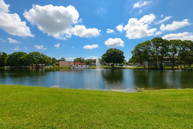 3 Lake Vista Trail 106, Port St Lucie, FL 34952