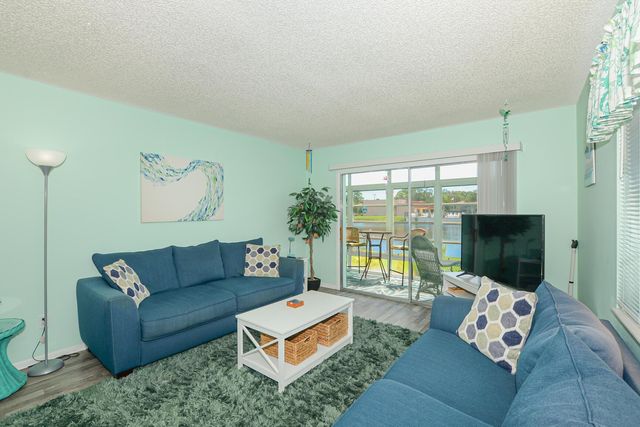 3 Lake Vista Trail 106, Port St Lucie, FL 34952