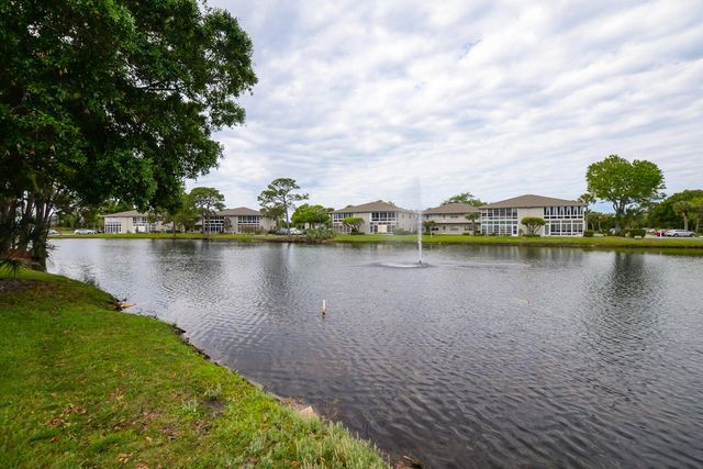 3 Lake Vista Trail 106, Port St Lucie, FL 34952