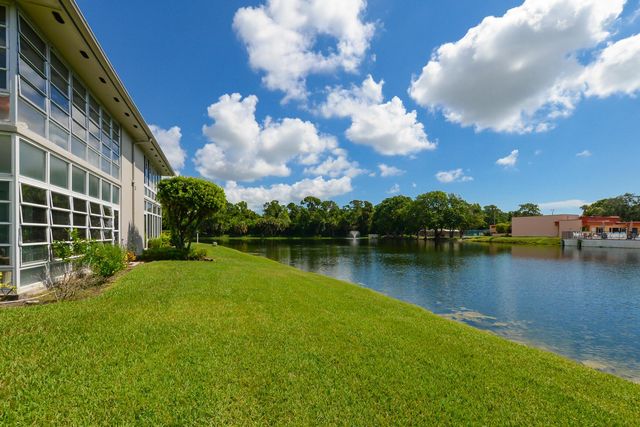 3 Lake Vista Trail 106, Port St Lucie, FL 34952