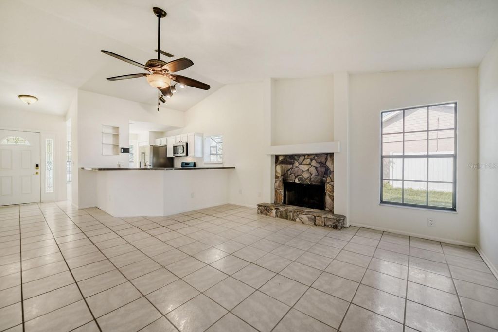 Image 7 of property listing at 2627 TALON COURT, Orlando, FL 32837