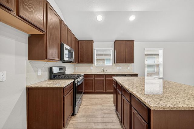 11643 Colossal Oak Drive, Houston, TX 77066