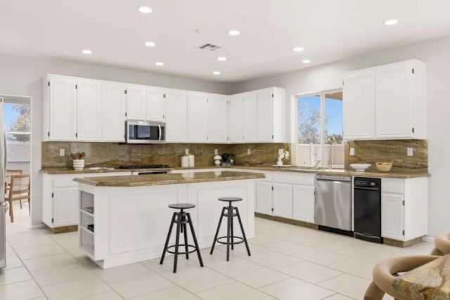 9910 Mollie Lane, Santee, CA 92071