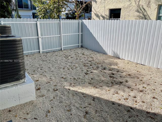 3191 Ohio St, Miami, FL 33133