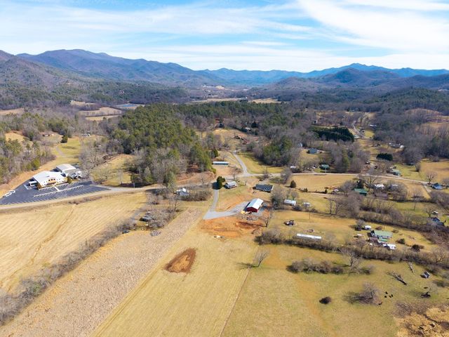 337 Fires Creek Road, Hayesville, NC 28904