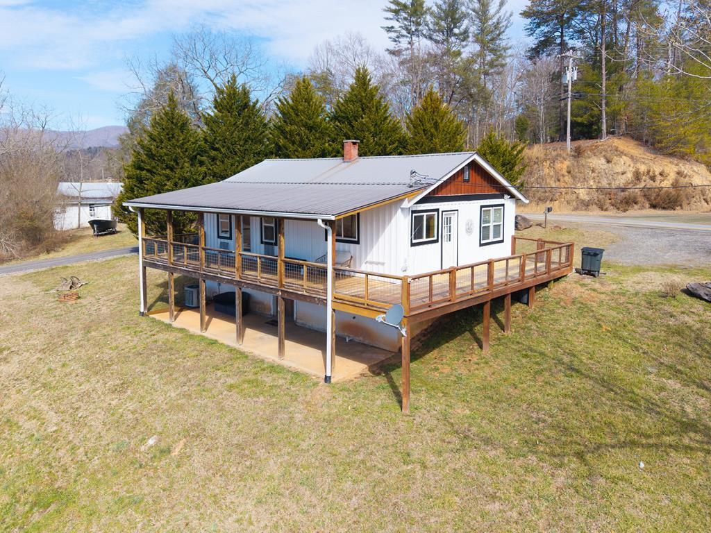 337 Fires Creek Road, Hayesville, NC 28904