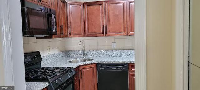 82 CHATHAM CT, East Windsor, NJ 08520
