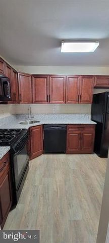 82 CHATHAM CT, East Windsor, NJ 08520
