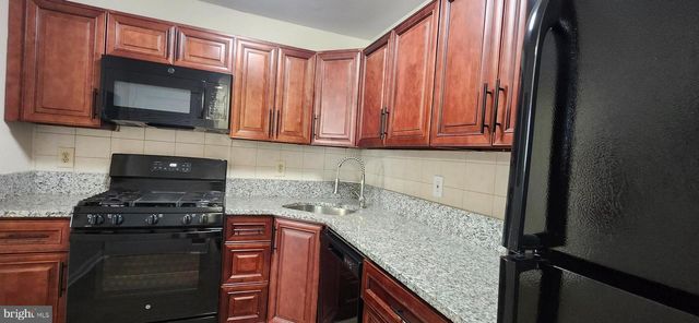 82 CHATHAM CT, East Windsor, NJ 08520