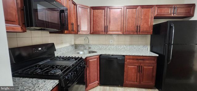 82 CHATHAM CT, East Windsor, NJ 08520