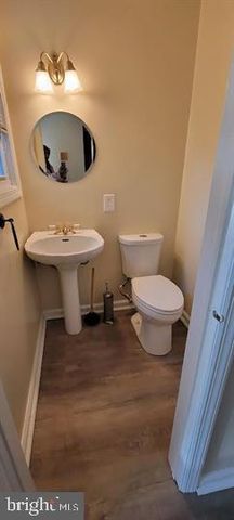 82 CHATHAM CT, East Windsor, NJ 08520