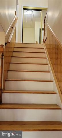 82 CHATHAM CT, East Windsor, NJ 08520