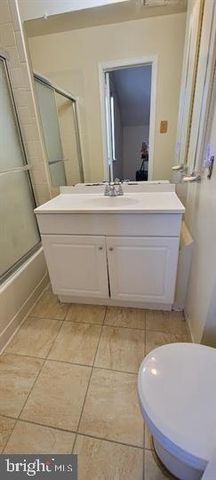 82 CHATHAM CT, East Windsor, NJ 08520