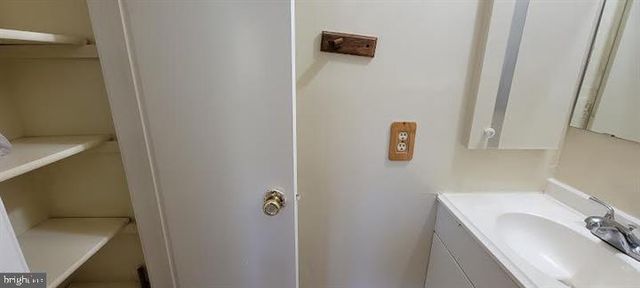 82 CHATHAM CT, East Windsor, NJ 08520