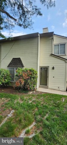 82 CHATHAM CT, East Windsor, NJ 08520