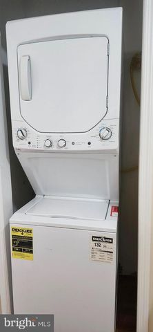 82 CHATHAM CT, East Windsor, NJ 08520