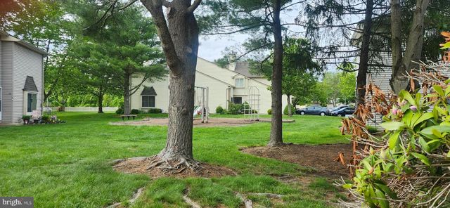 82 CHATHAM CT, East Windsor, NJ 08520