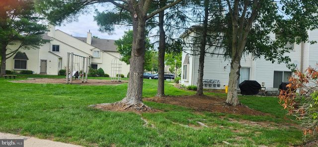 82 CHATHAM CT, East Windsor, NJ 08520