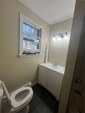 39 Sachem Road, East Providence, RI 02915