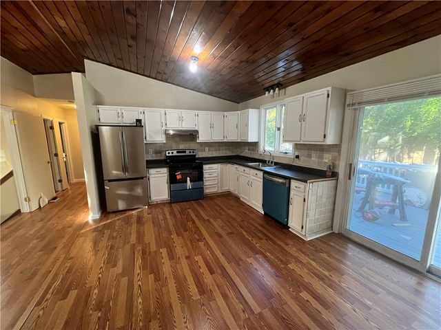 39 Sachem Road, East Providence, RI 02915