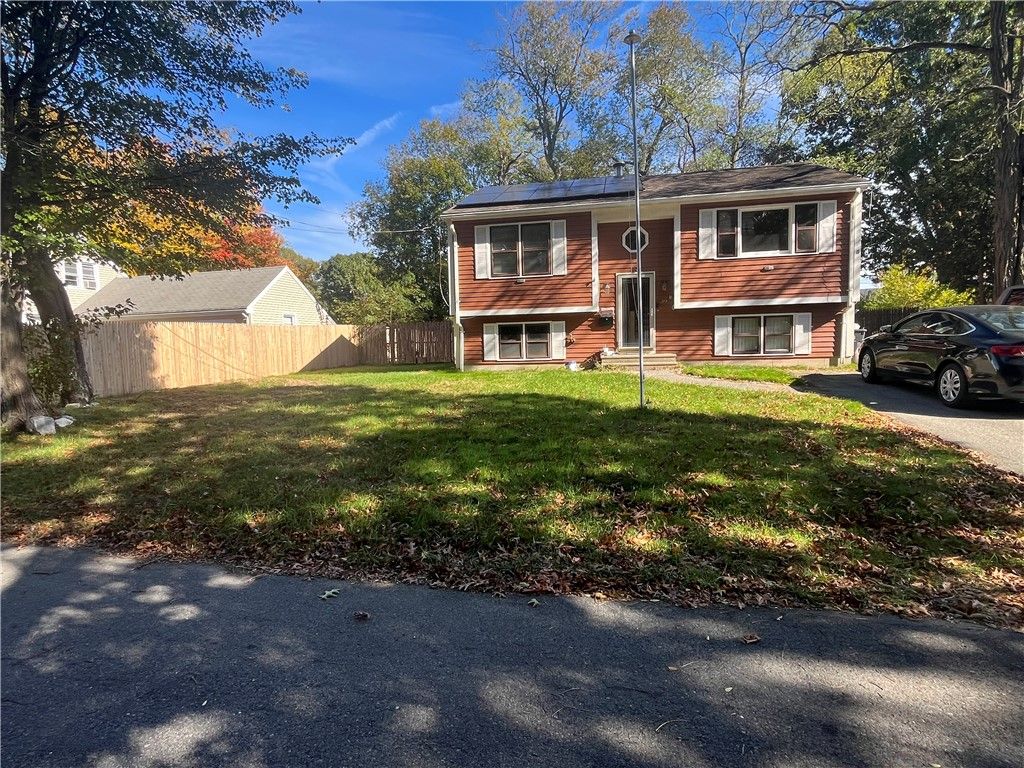 39 Sachem Road, East Providence, RI 02915
