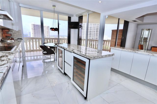 3000 Island Boulevard 1603, Aventura, FL 33160