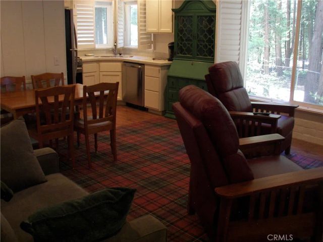 1101 Big Tree, Crestline, CA 92325