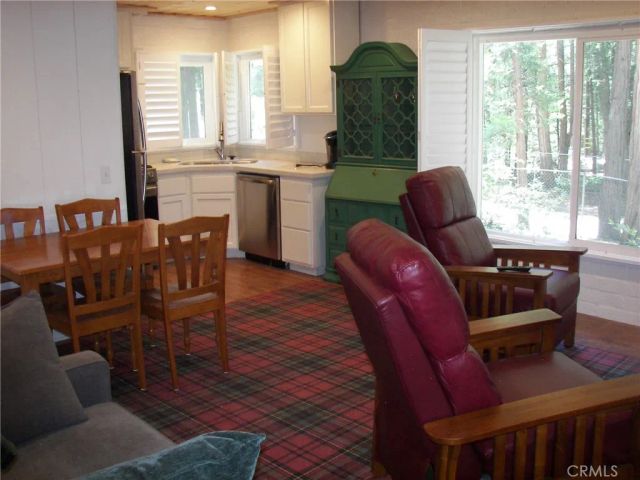 1101 Big Tree, Crestline, CA 92325
