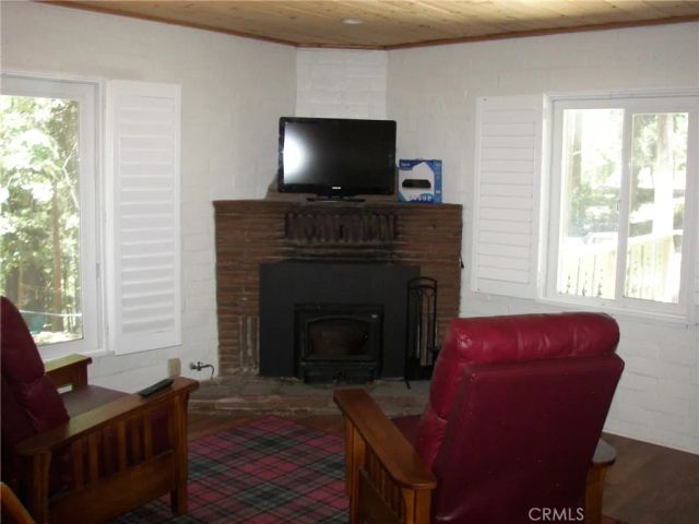 1101 Big Tree, Crestline, CA 92325