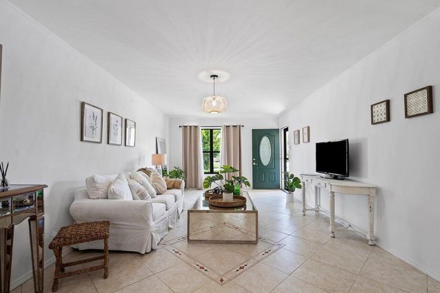 1369 Riverside Circle, Wellington, FL 33414