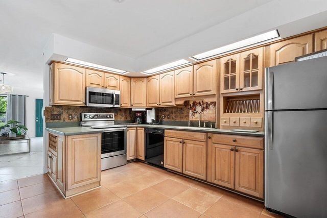 1369 Riverside Circle, Wellington, FL 33414