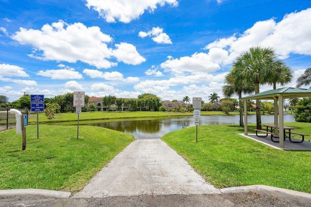 1369 Riverside Circle, Wellington, FL 33414