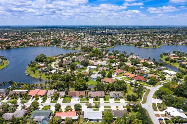 1369 Riverside Circle, Wellington, FL 33414