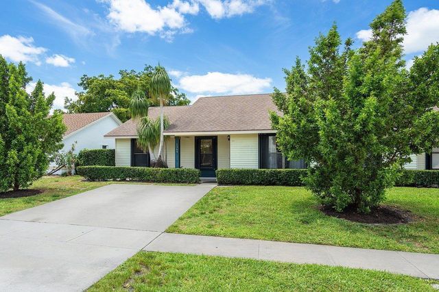 1369 Riverside Circle, Wellington, FL 33414