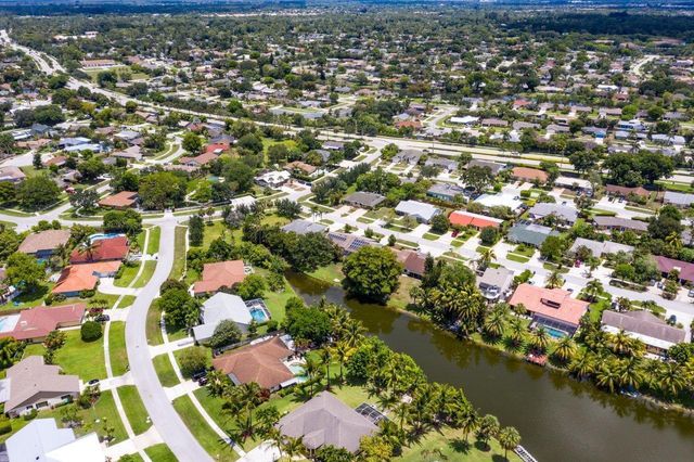 1369 Riverside Circle, Wellington, FL 33414