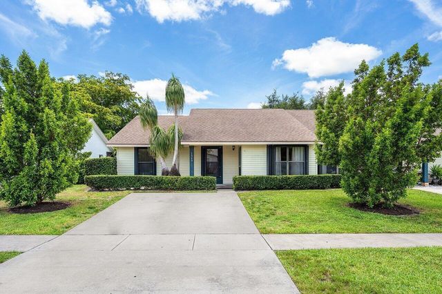 1369 Riverside Circle, Wellington, FL 33414