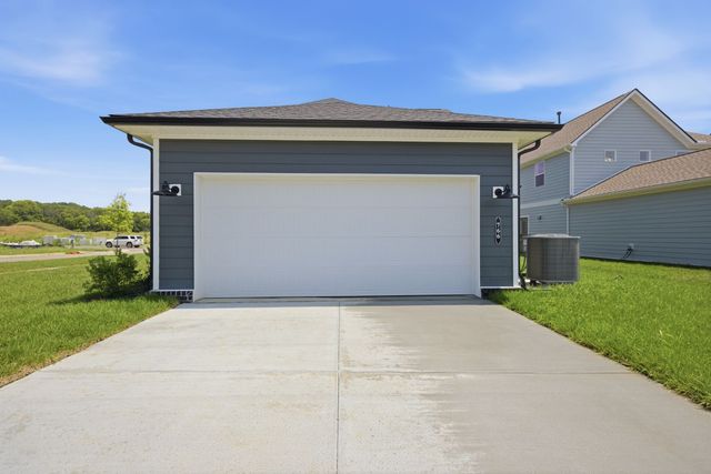 766 Caddy Xing, Columbia, TN 38401