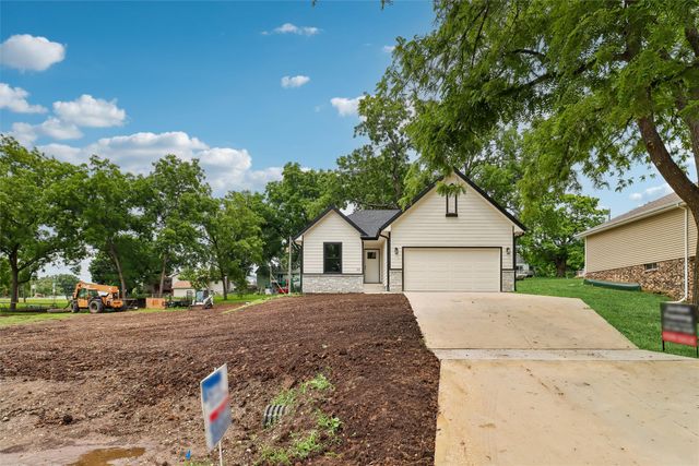 111 Elm Street, De Soto, IA 50069