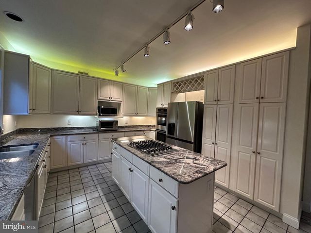 5509 THORNBUSH CT, Bethesda, MD 20814