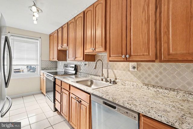 1214 FOX RUN PL, Woodbridge, VA 22191