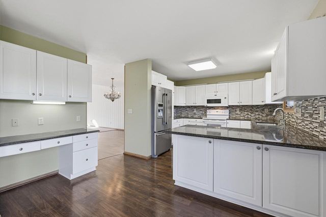 10360 S Mockingbird LANE, Oak Creek, WI 53154