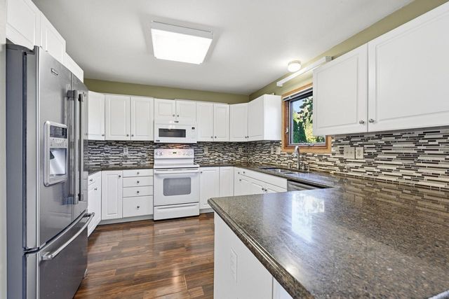 10360 S Mockingbird LANE, Oak Creek, WI 53154