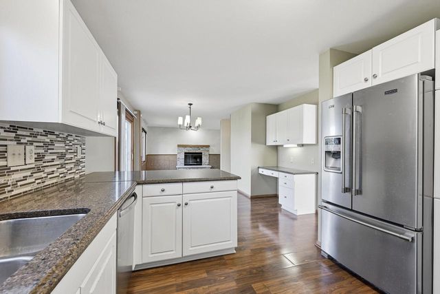 10360 S Mockingbird LANE, Oak Creek, WI 53154