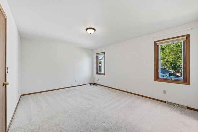 10360 S Mockingbird LANE, Oak Creek, WI 53154