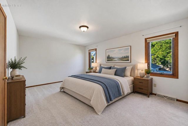 10360 S Mockingbird LANE, Oak Creek, WI 53154