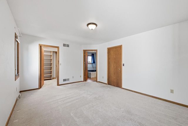 10360 S Mockingbird LANE, Oak Creek, WI 53154