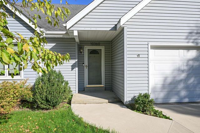 10360 S Mockingbird LANE, Oak Creek, WI 53154