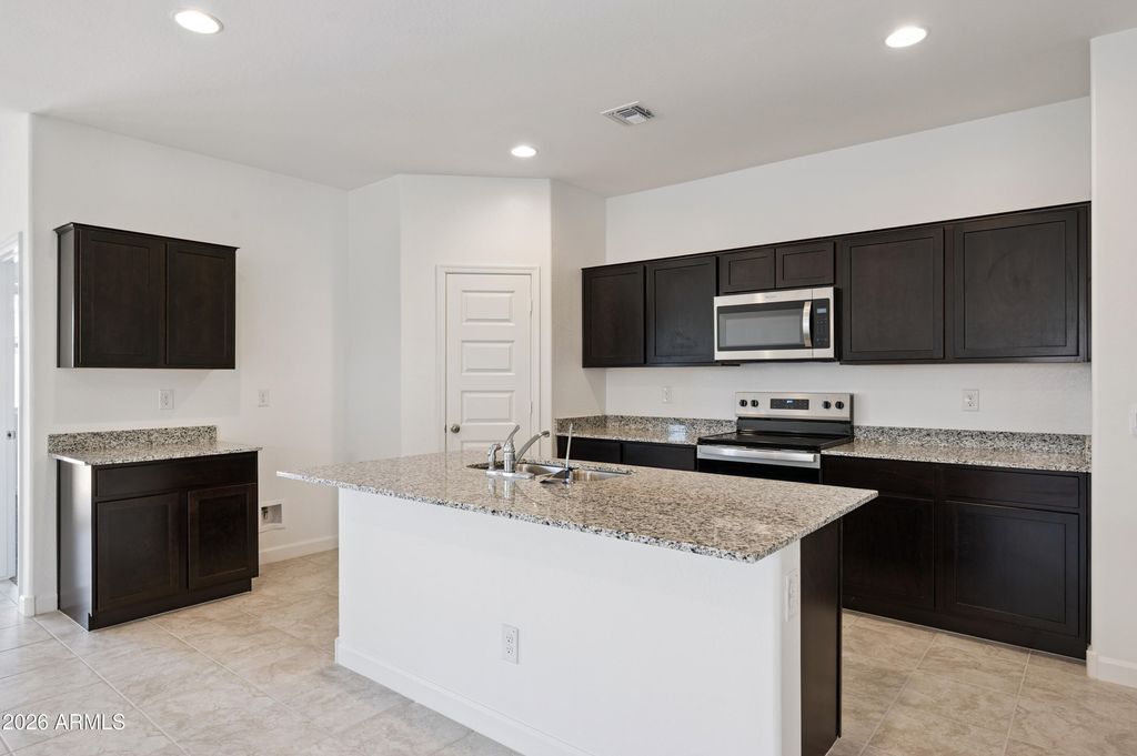 37995 W CAPRI Avenue, Maricopa, AZ 85138 — photo 2