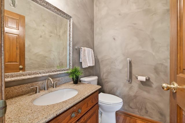 14924 Oak Ridge Court W, Burnsville, MN 55306