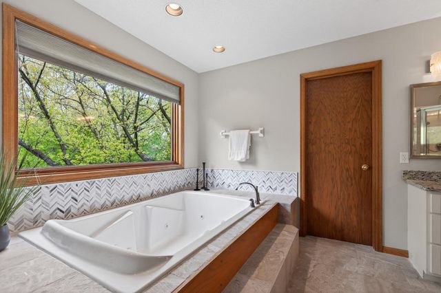 14924 Oak Ridge Court W, Burnsville, MN 55306